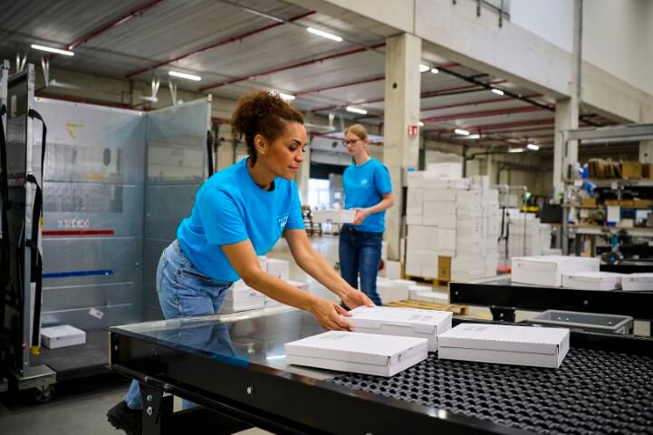 How do you choose the right distribution center location?